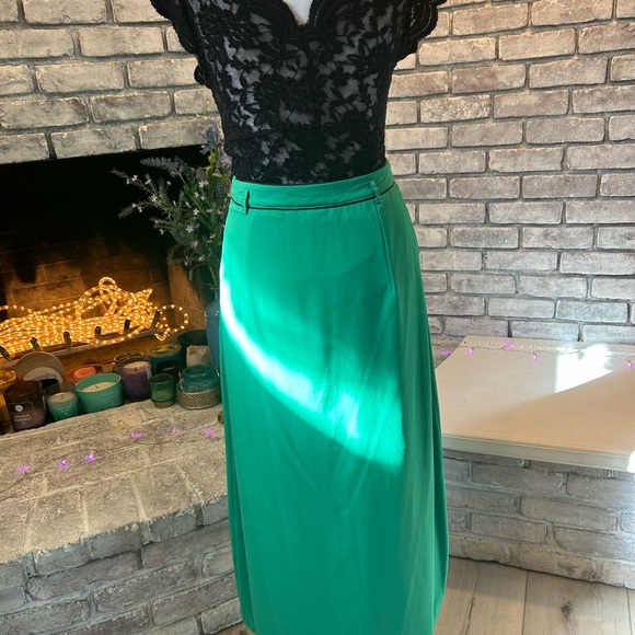 Green long skirt with front panel detailing. - Picture 5 of 5